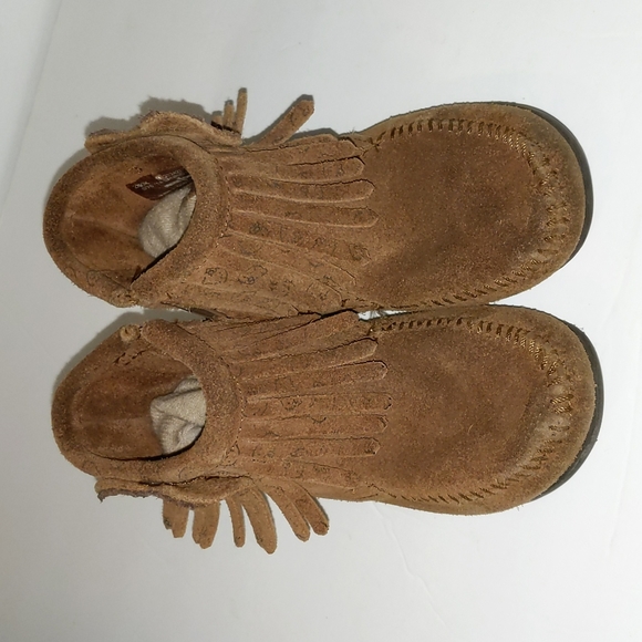 Minnetonka sanrio hello kitty girls moccasins - Picture 5 of 11